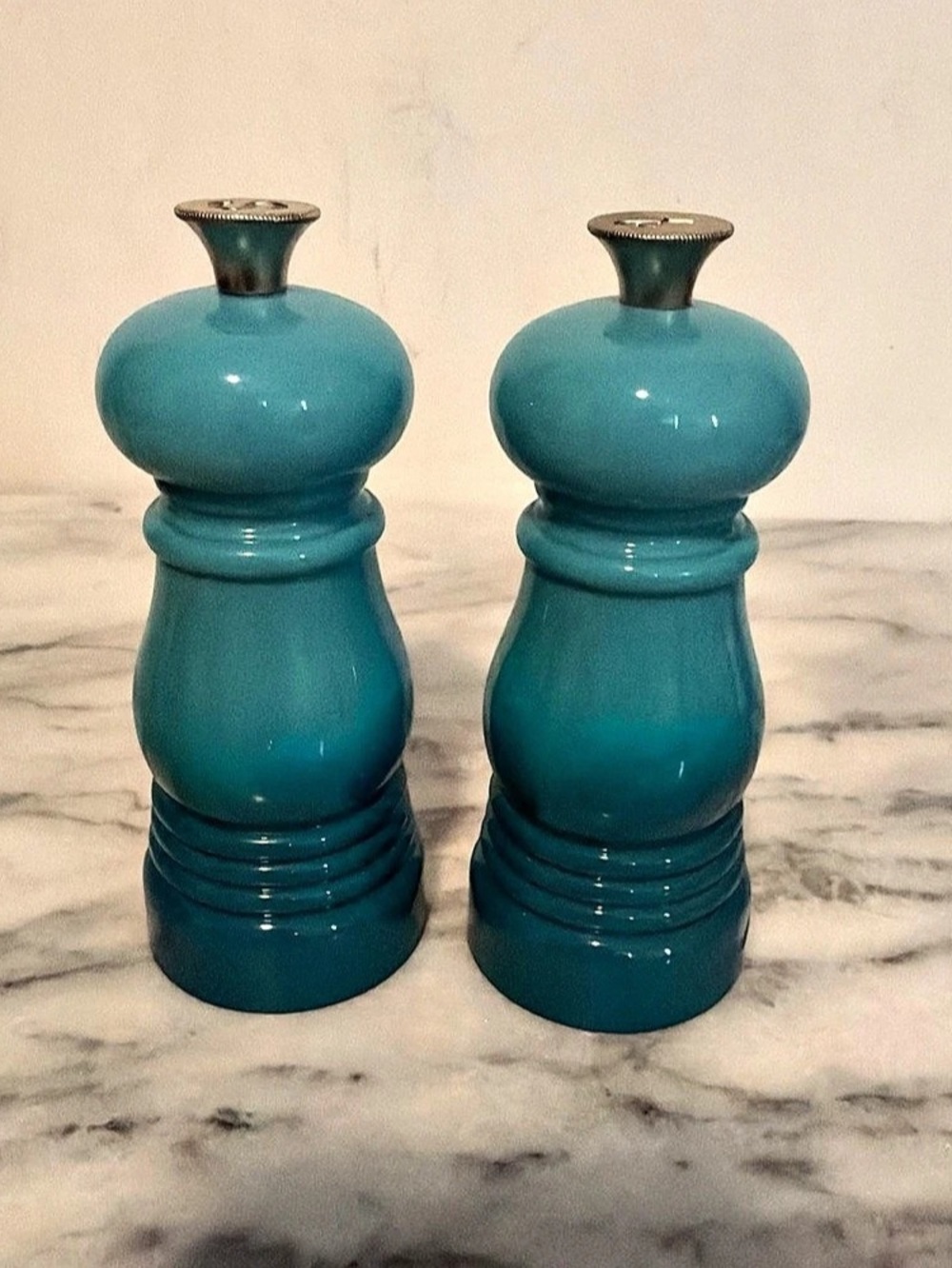 Le Creuset Classic Salt and Pepper Mill Set Caribbean gradient Pair 5” tall